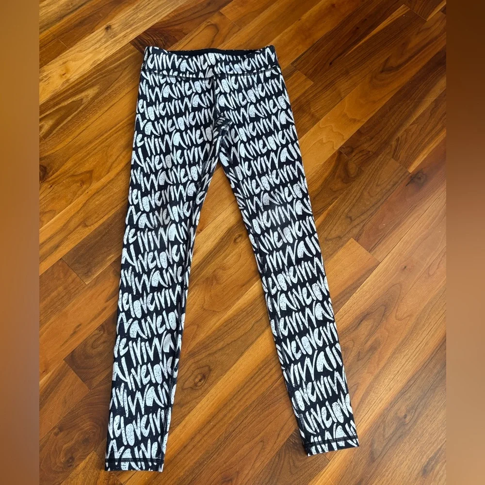 Ivivva by Lululemon Black and White Kids Leggings, size 12, USED